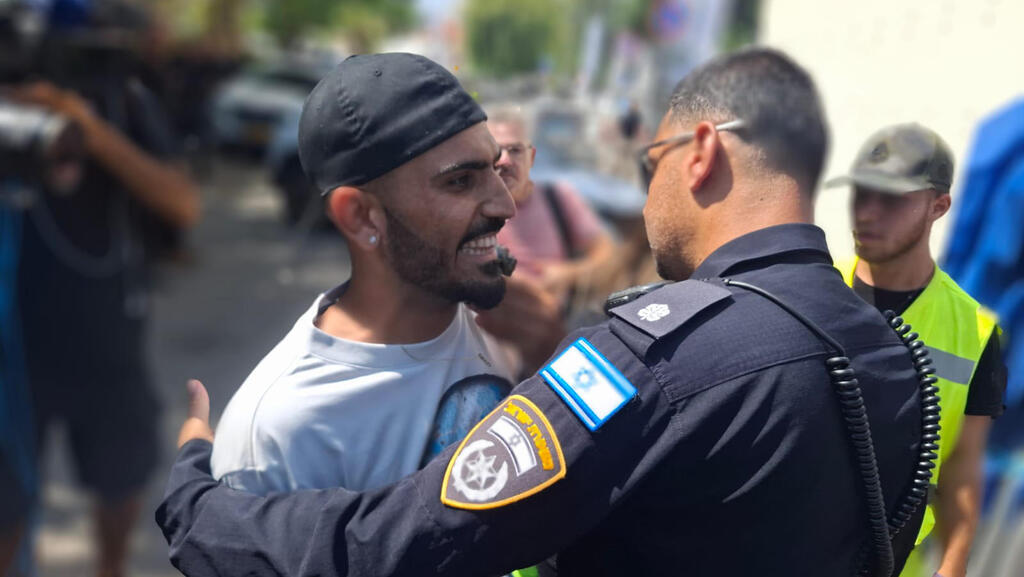 מהומה ב טקס הריסה מבנים שנפגעו מ טיל איראני חולון 1