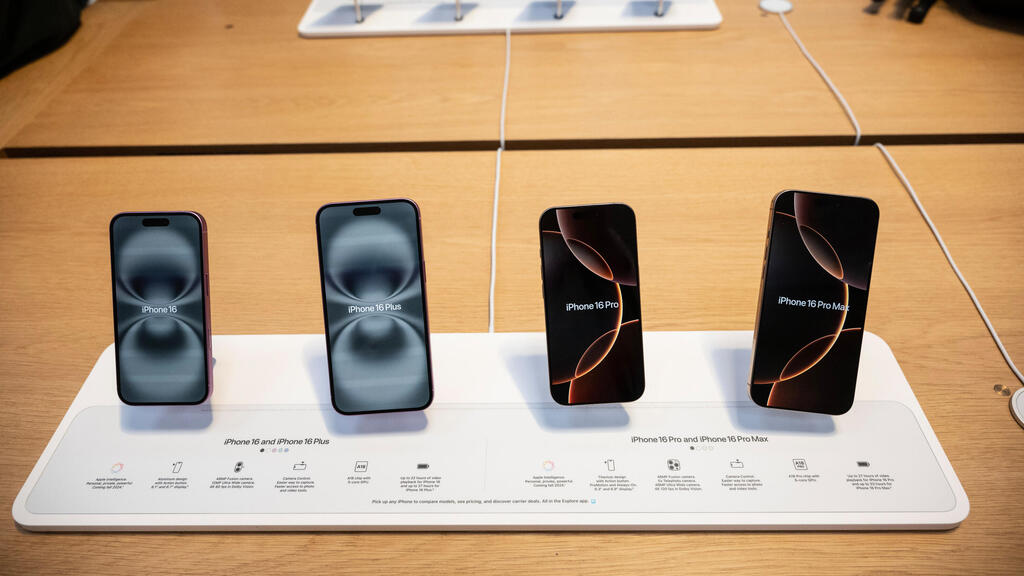 דגמי אייפון 16 ב חנות של אפל ב ניו יורק 20.9.24