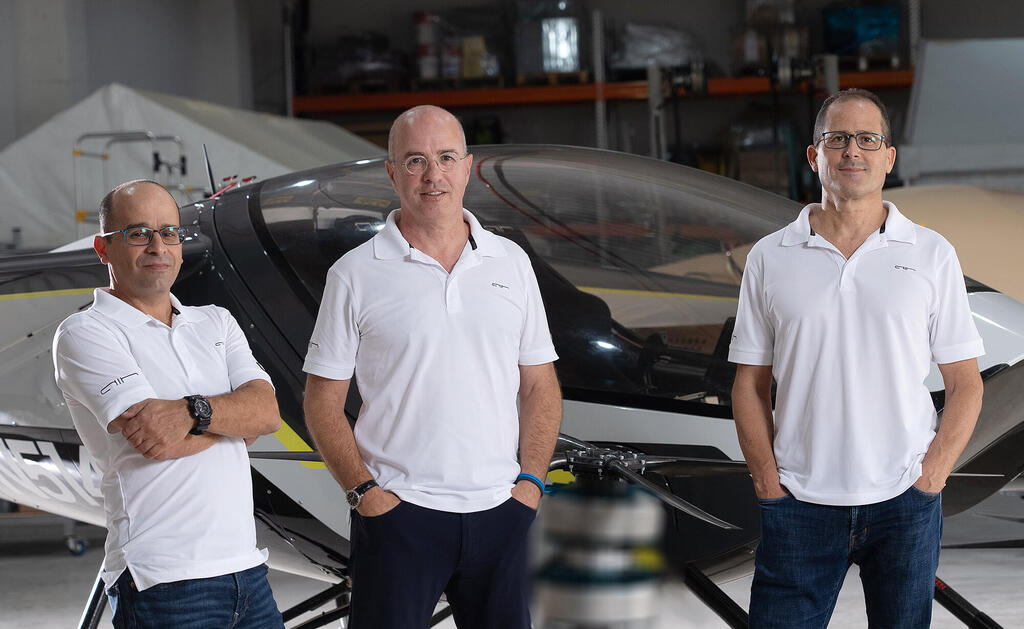 מימין נתנאל גולדברג ראש תחום אוויוניקה Head of Avionics ומייסד שותף ב AIR רני פלאוט מנכ״ל החברה ושותף מייסד חן רוזן סמנכל טכנולוגיה ומייסד שותף ב AIR