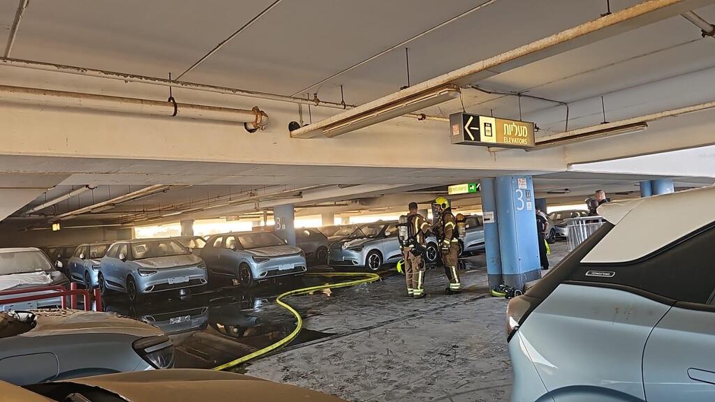 שריפת רכב חשמלי קניון רננים