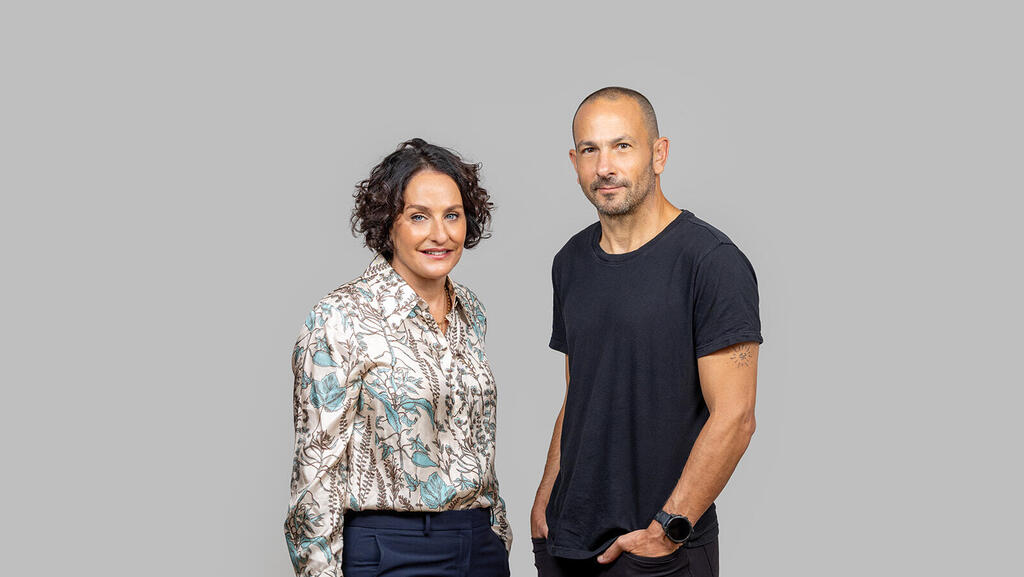 עדי לויתן, מנכ"לית אנלייט אנרגיה הנכנסת, והמנכ"ל הנוכחי גלעד יעבץ (צילום: טל שחר) עדי לויתן מנכ"לית אנלייט אנרגיה הנכנסת והמנכ"ל הנוכחי גלעד יעבץ