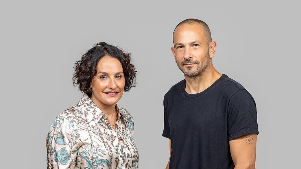 עדי לויתן מנכ"לית אנלייט אנרגיה הנכנסת והמנכ"ל הנוכחי גלעד יעבץ