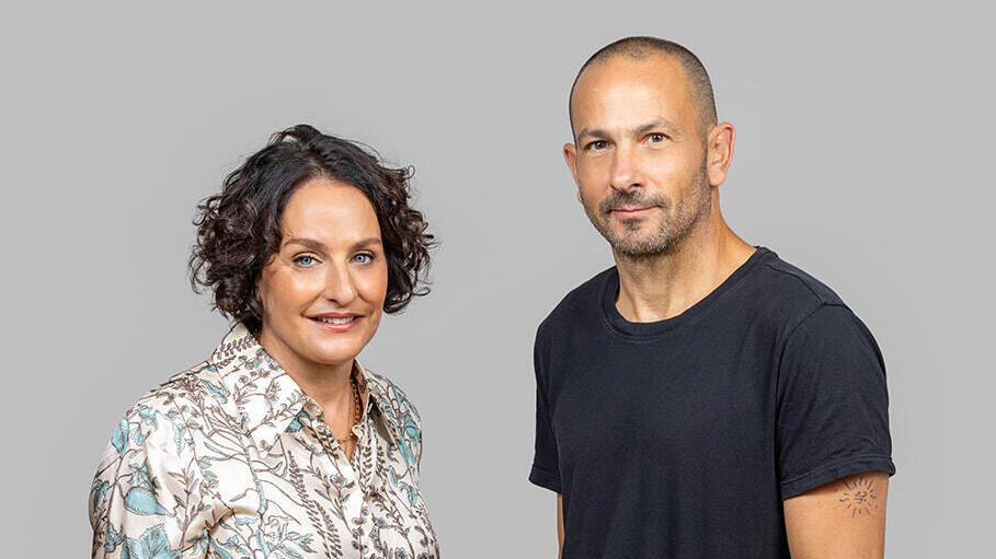 יו"ר אנלייט גלעד יעבץ והמנכ"לית עדי לויתן. המניה זינקה ב־17% והאופציות נכנסו לכסף (צילום: טל שחר) עדי לויתן מנכ"לית אנלייט אנרגיה הנכנסת והמנכ"ל הנוכחי גלעד יעבץ