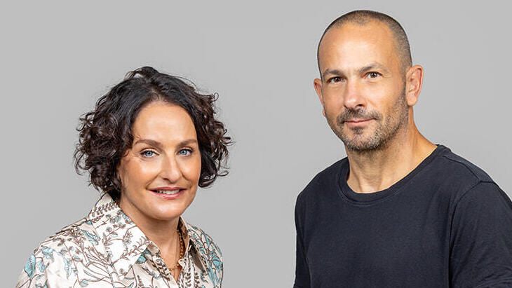 עדי לויתן מנכ"לית אנלייט אנרגיה הנכנסת והמנכ"ל הנוכחי גלעד יעבץ