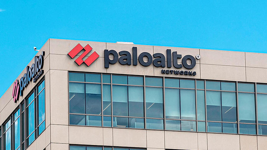 משמאל בניין פאלו אלטו בסנטה קלרה קליפורניה