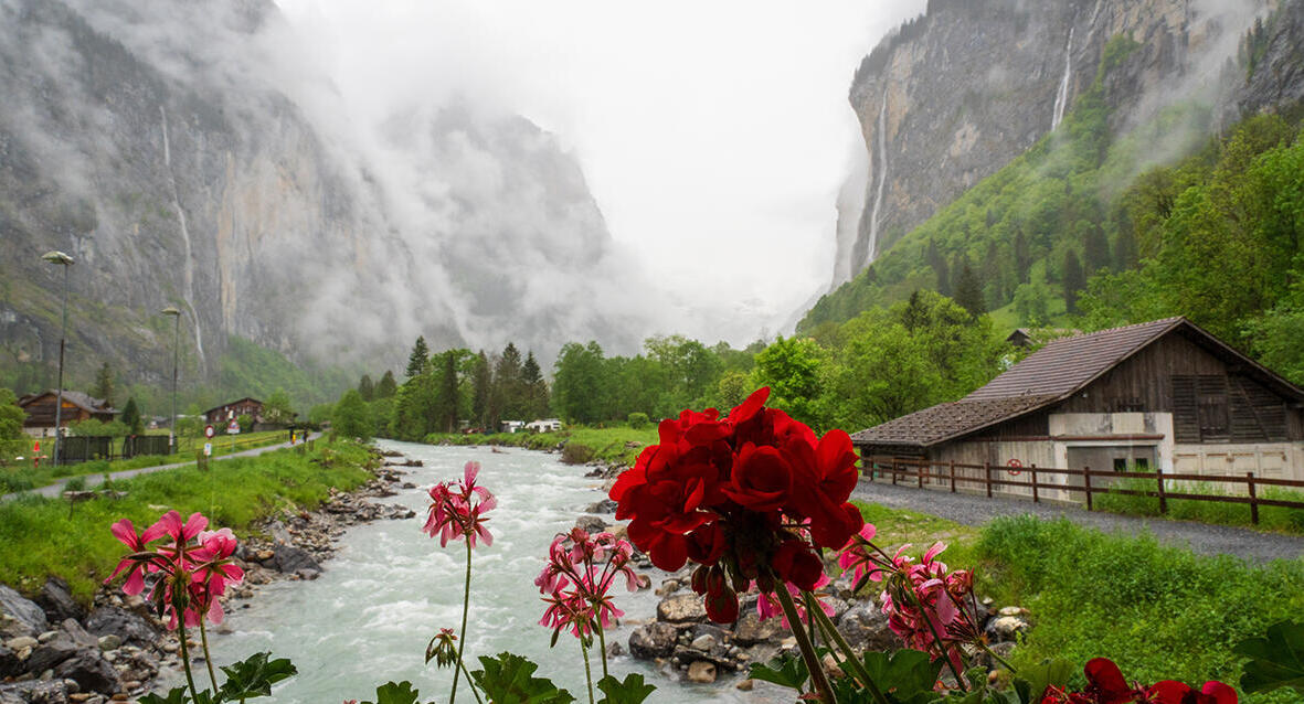 פוטו העמקים היפים בעולם עמק 72 המפלים שווייץ