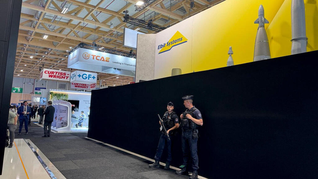 תערוכת ה נשק ה שנתית ב פריז