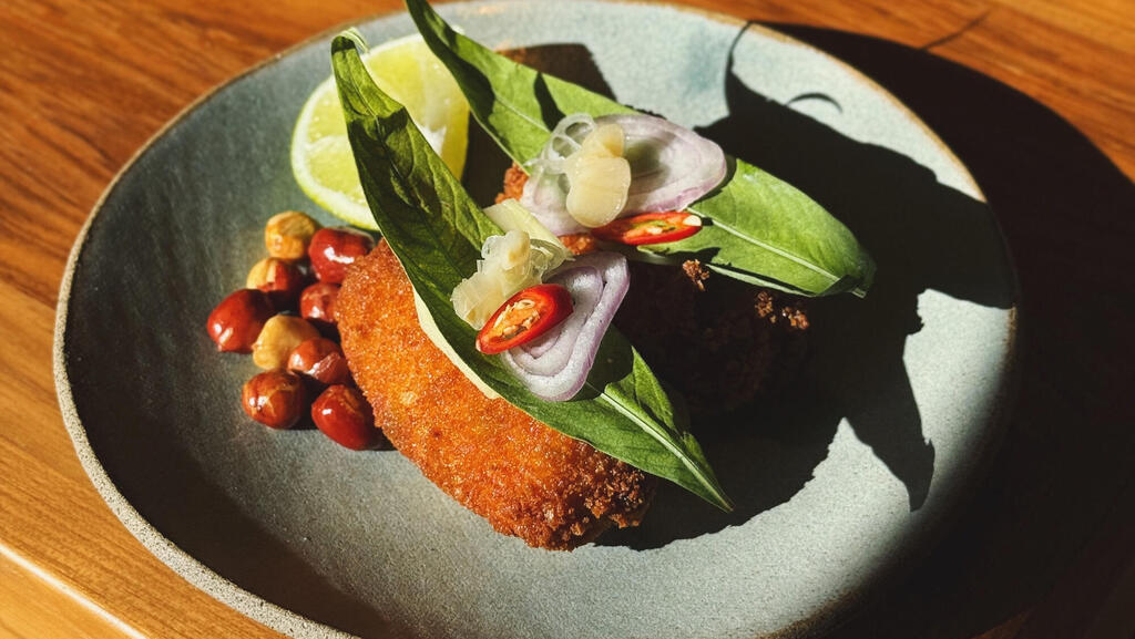 פנאי בר תאילנדי  מולאם Molam קרוקט