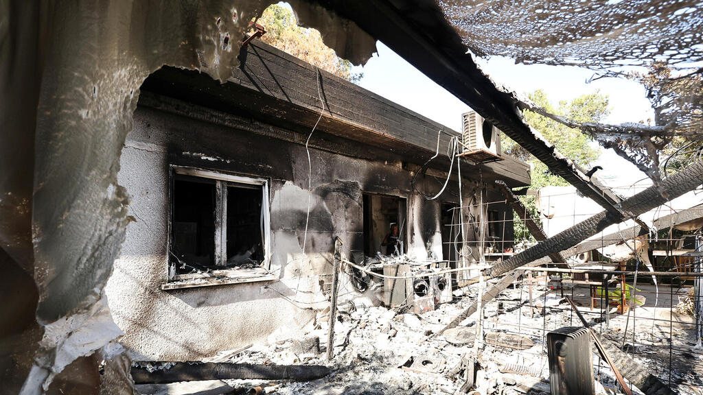 מראות הרס בבתים שנשרפו ב7 באוקטובר בקיבוץ נחל עוז (צילום: Mishel Amzaleg) מראות הרס בית בתים ש נשרפו ב קיבוץ נחל עוז