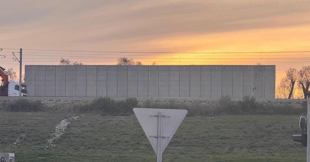 מיגון מסילת הרכבת בעוטף (צילום: מתן נעים) מיגון מסילת הרכבת בעוטף