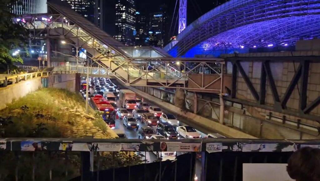 הפגנה אבאיילון (צילום: מוטי קמחי) הפגנה איילון תל אביב למען שחרור חטופים