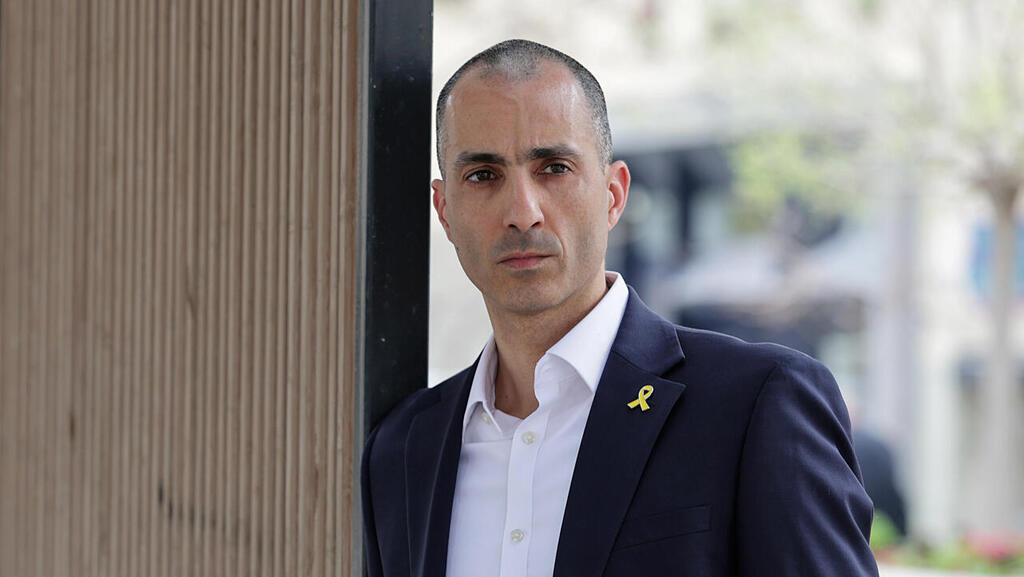 הממונה על שוק ההון עמית גל. חשש שהצרכנים לא מבדילים כין כתב שירות לביטוח (צילום: נמרוד גליקמן) עמית גל הממונה על שוק ההון הביטוח והחיסכון