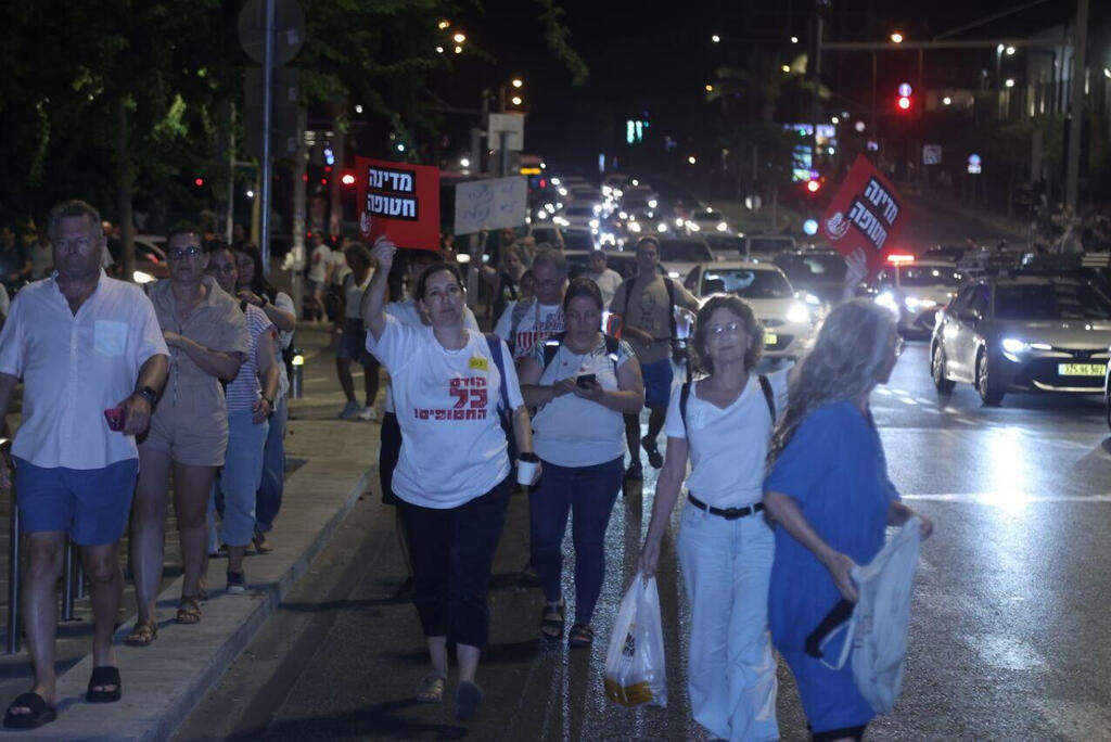 המפגינים באיילון (צילום: מוטי קמחי) הפגנה איילון תל אביב למען שחרור חטופים 1