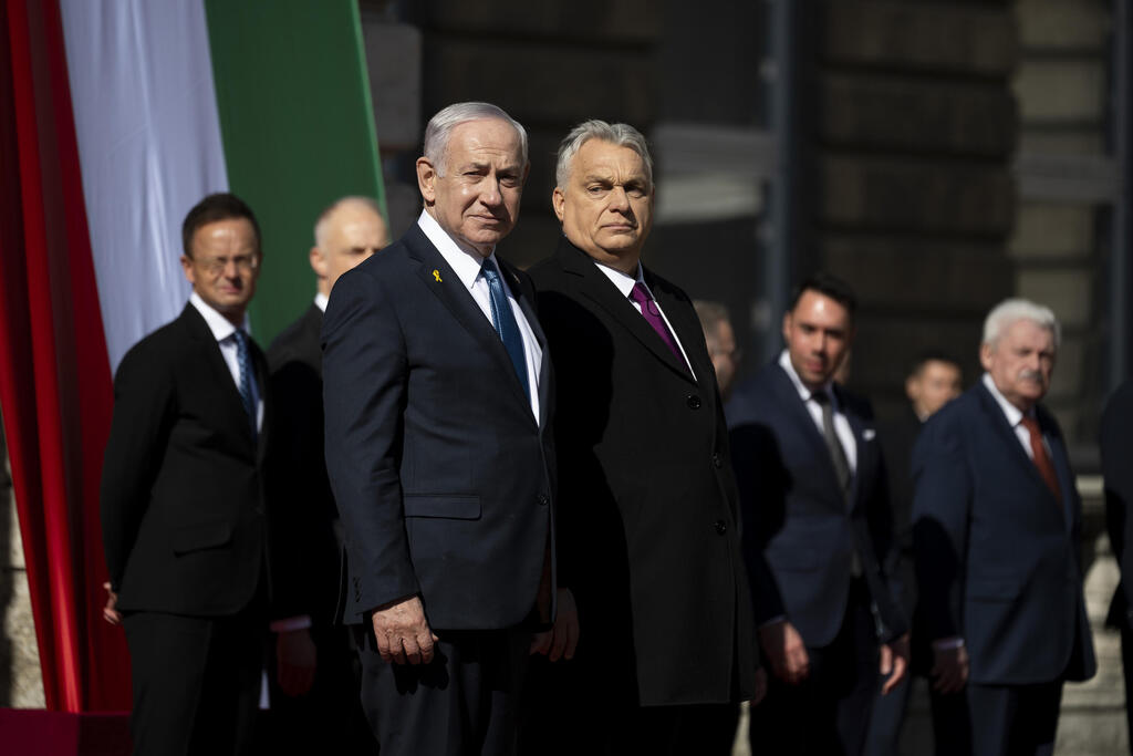 נשיא הונגריה ויקטור אורבן וראש הממשלה בנימין נתניהו, בבודפשט, באפריל. "חלק מהפוליטיקאים מתעלמים מאנטישמיות ברורה כשהיא משרתת את מטרתם"