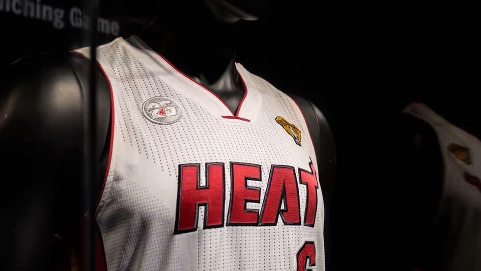 גופיה של לברון ג'יימס  מיאמי היט 