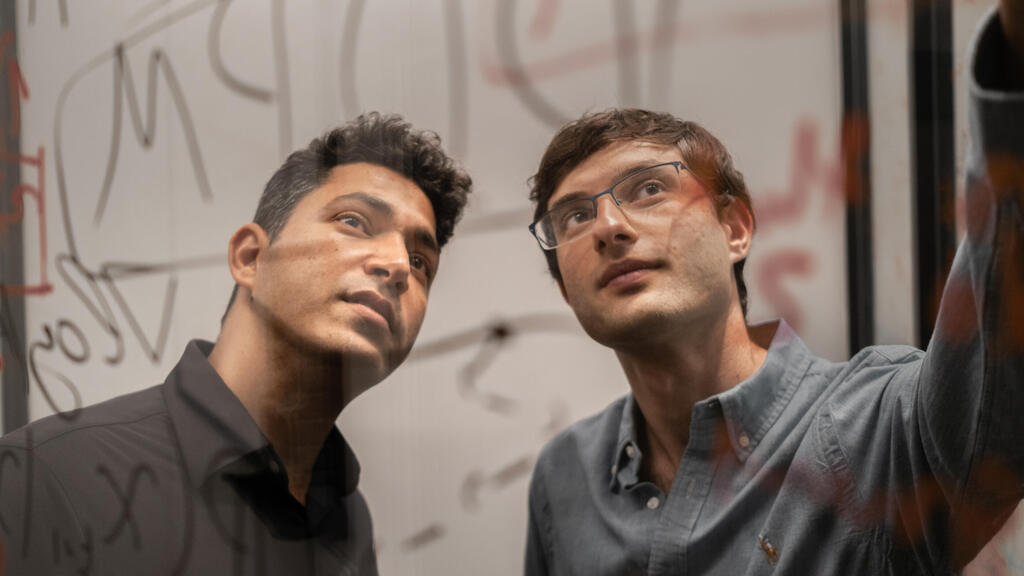 דין לייטרסדורף (מנכ"ל החברה) ומשה שלו  (סמנכ"ל מוצר) 