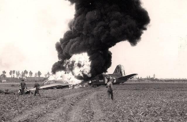 מטוס תובלה שהתרסק (צילום: USAF) הקברניט מטוס תובלה סיוע הומניטרי