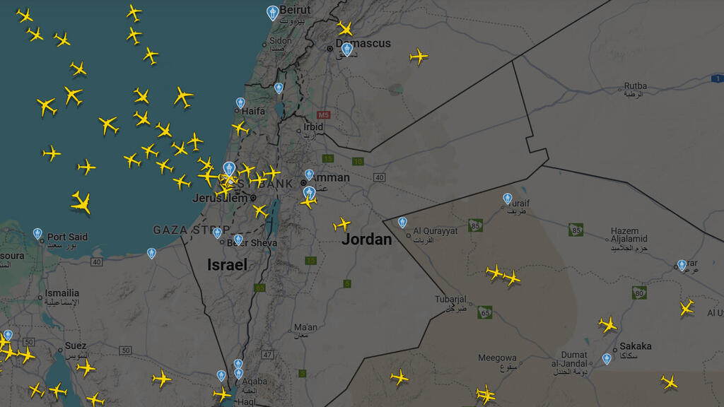 צפוף שם, בשמיים שלנו (צילום: FlightRadar24) הקברניט מטוס תובלה סיוע הומניטרי
