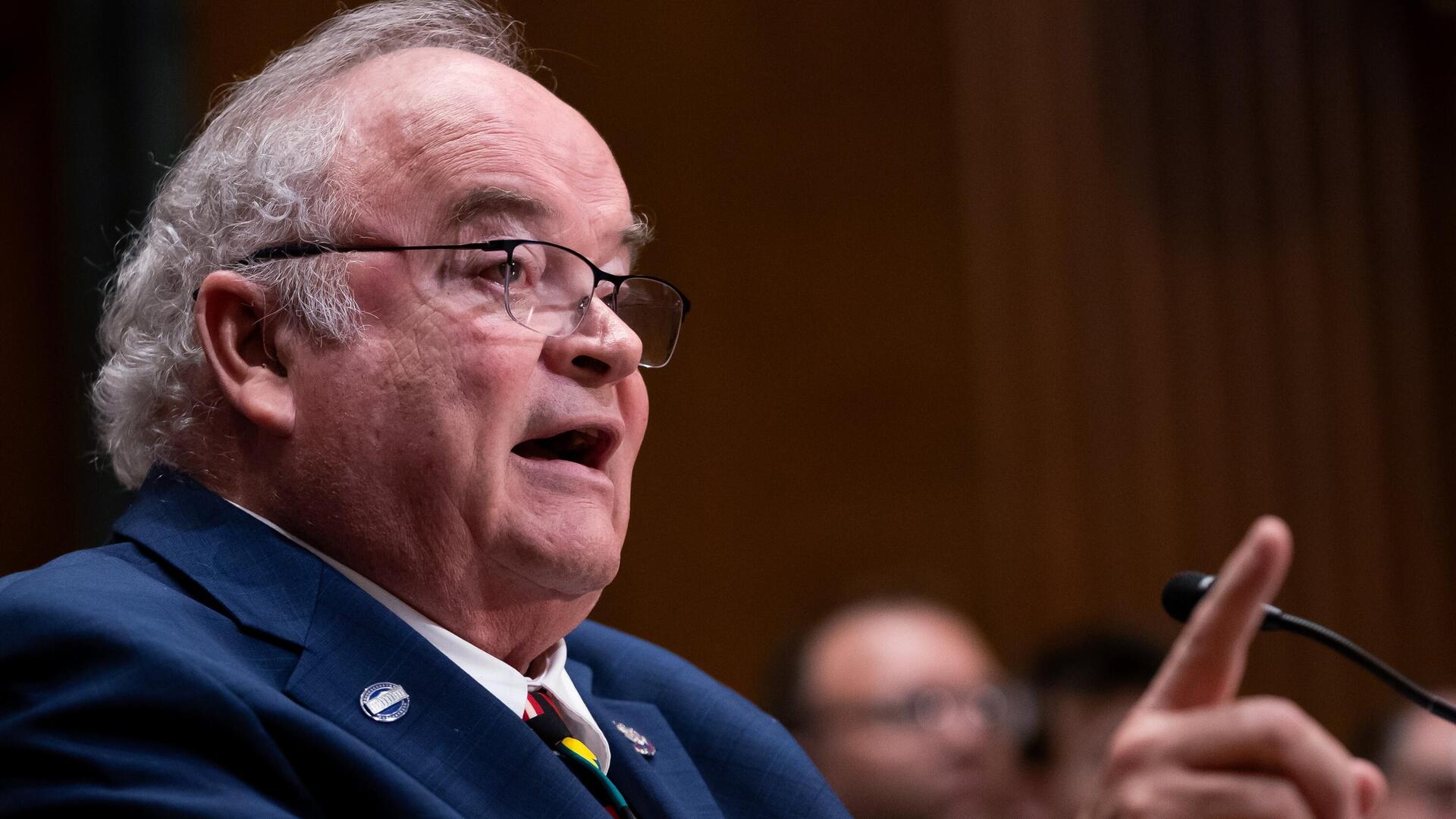 נציב מס הכנסה המודח בילי לונג במהלך שימוע בסנאט לפני המינוי לתפקיד בחודש מאי האחרון