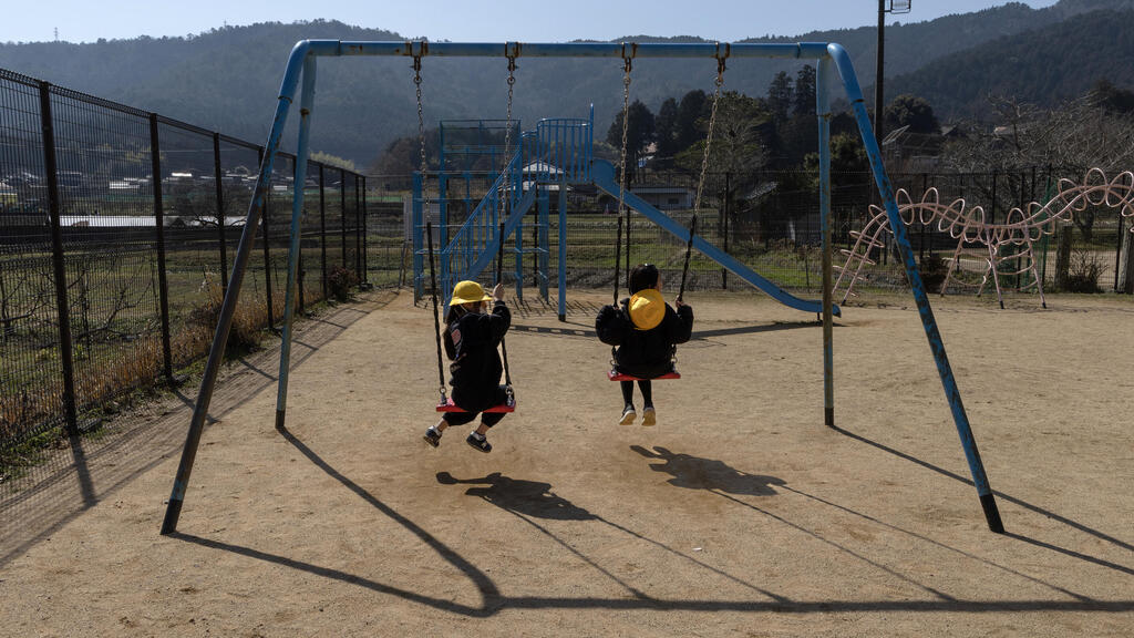 גן שעשועים ב יפן ילדים שיעור ילודה ריבוי