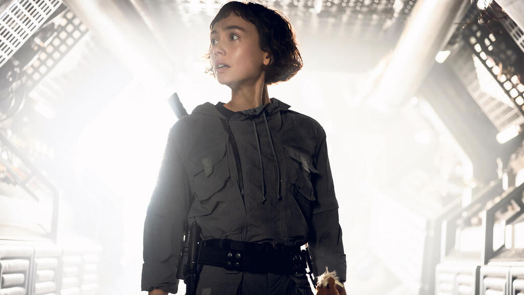 פנאי סידני צ׳נדלר ב הנוסע השמיני כדור הארץ