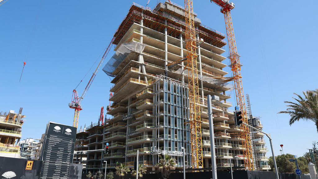 בנייה בתל אביב. 9,935 דירות חדשות על המדף (צילום: דנה קופל) בנייה בניית בניין ברחוב הירקון 2 תל אביב