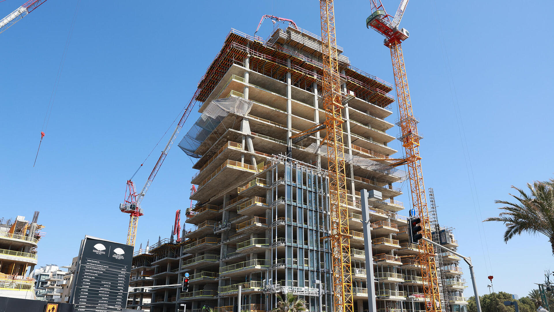 בנייה בניית בניין ברחוב הירקון 2 תל אביב