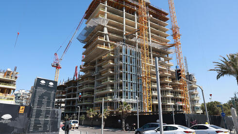 הקבלנים נתקעים עם יותר דירות שהם לא מצליחים למכור - וליותר זמן