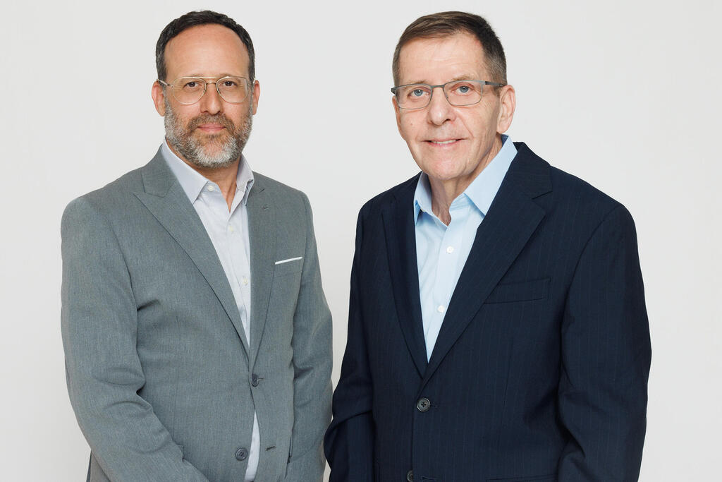 מימין: יוסי זינגר וארז בלשה, מנהלי קרן ג'נריישן (צילום: אור דנון) מנכ״ל ויו״ר ג׳נריישן קפיטל יוסי זינגר ו ארז בלשה