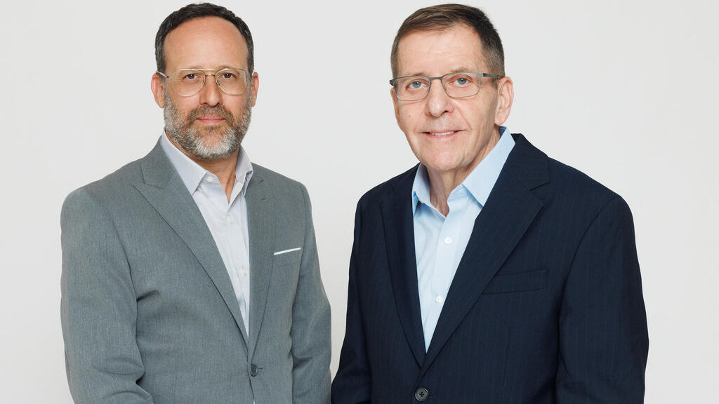 מימין: יו"ר ג'נריישן יוסי זינגר והמנכ"ל ארז בלשה. 30 יום להסכם מפורט (צילום: אור דנון) מנכ״ל ויו״ר ג׳נריישן קפיטל יוסי זינגר ו ארז בלשה