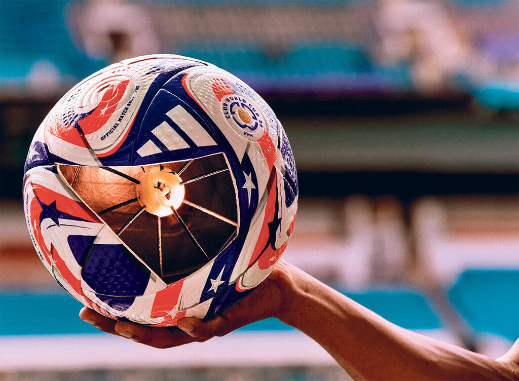 כדורגל עם חיישנים תוצרת אדידס