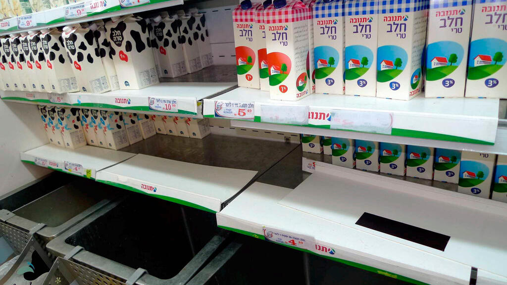 מקרר החלב ב חצי חינם ב חולון  קרטונים של חלב  ב קרטון