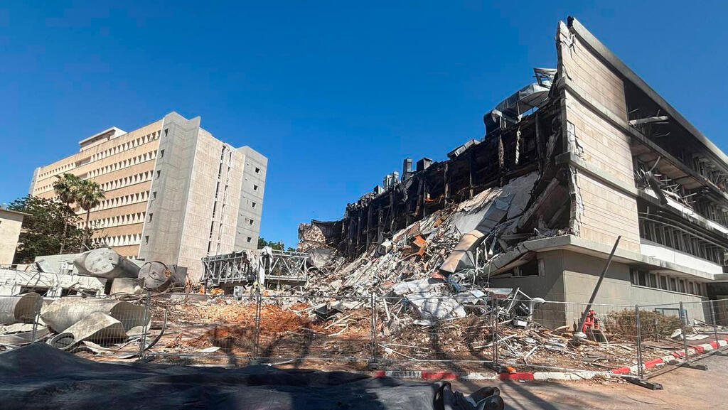 ההרס שגרמו הטילים האיראניים במכון ויצמן. הנזק נאמד ב־2 מיליארד שקל (צילום: מאיר תורגמן) זירת נפילה ב מכון ויצמן רחובות