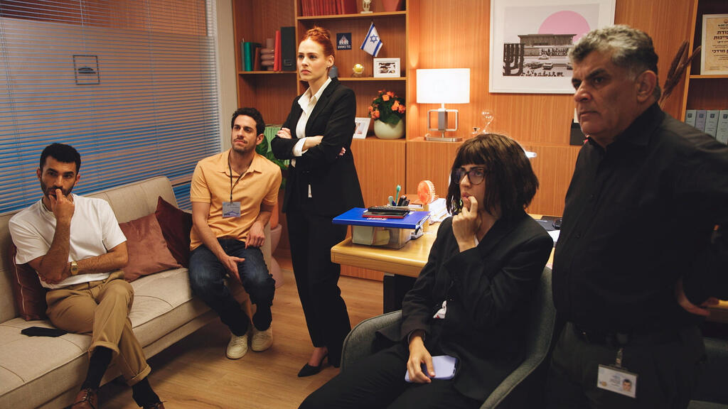 פנאי מותק בול באמצע יגאל עדיקא נעמי לבובגילי איצקוביץ' יקיר שוקרון