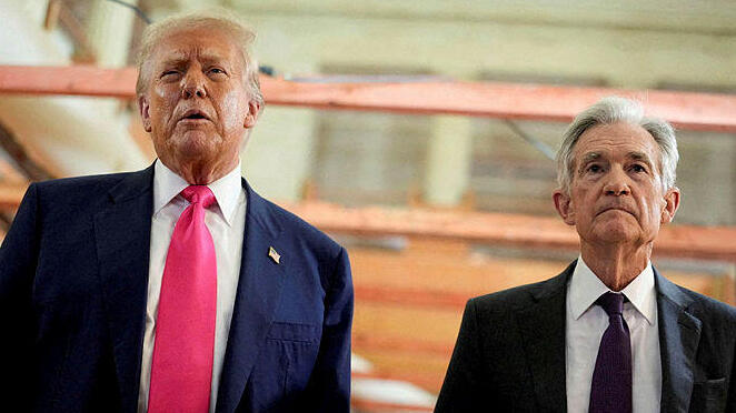 יו"ר הפד ג'רום פאוול פדרל ריזרב ו נשיא ארה"ב דונלד טראמפ בביקור בבניין הפד בוושינגטון די.סי 2 שעובר שיפוץ יולי 2025