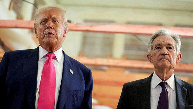 יו"ר הפד ג'רום פאוול פדרל ריזרב ו נשיא ארה"ב דונלד טראמפ בביקור בבניין הפד בוושינגטון די.סי 2 שעובר שיפוץ יולי 2025