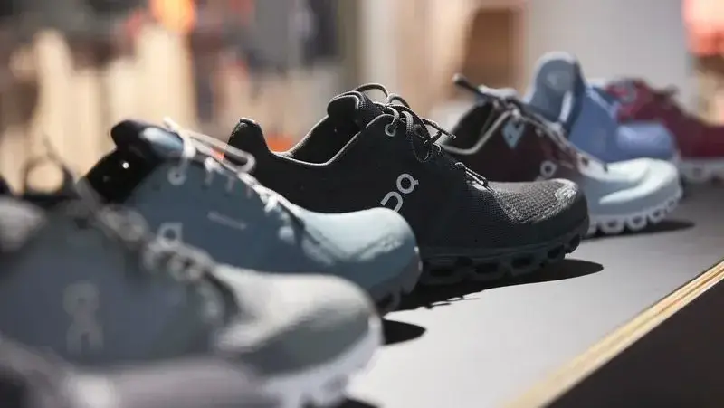 נעלי ספורט ON. למרוח שמן קוקוס (צילום: REUTERS/Denis Balibouse) נעלי ספורט ON