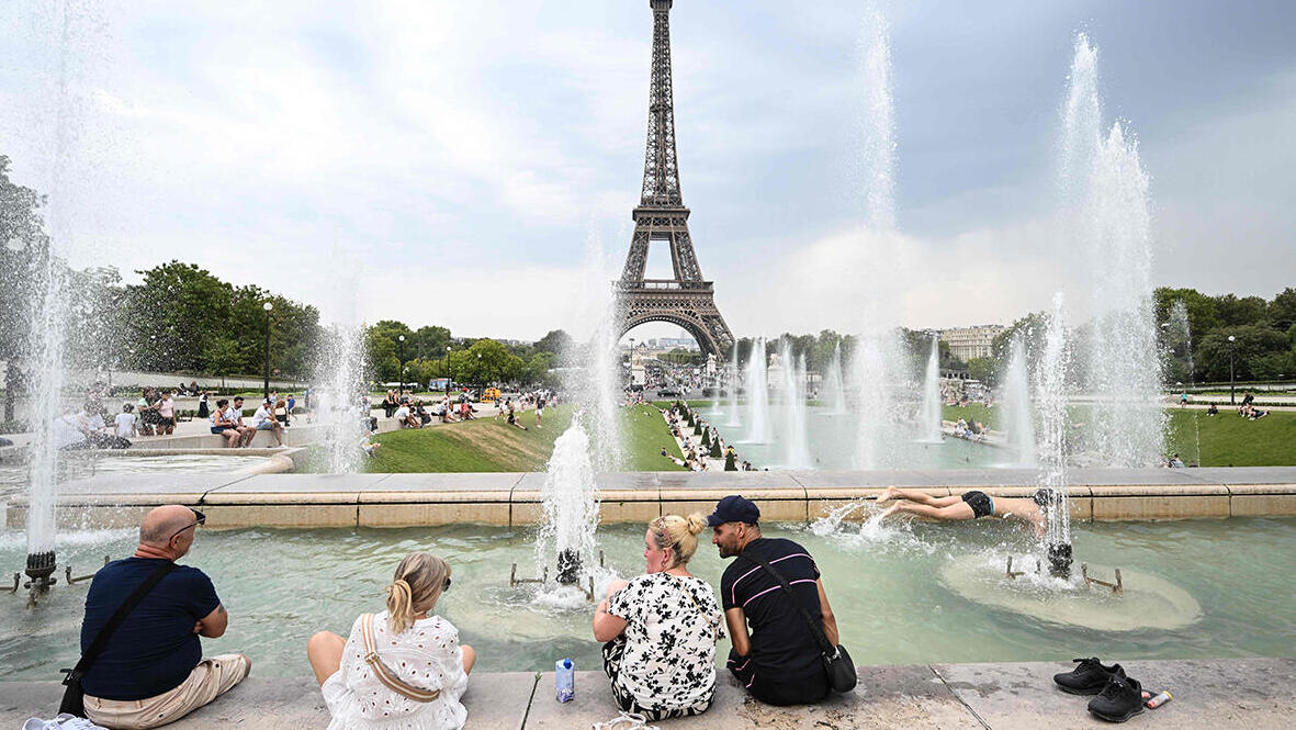 פוטו גל חום אוגוסט פריז מגדל אייפל 