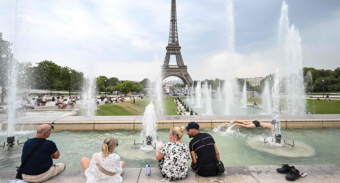 פוטו גל חום אוגוסט פריז מגדל אייפל 