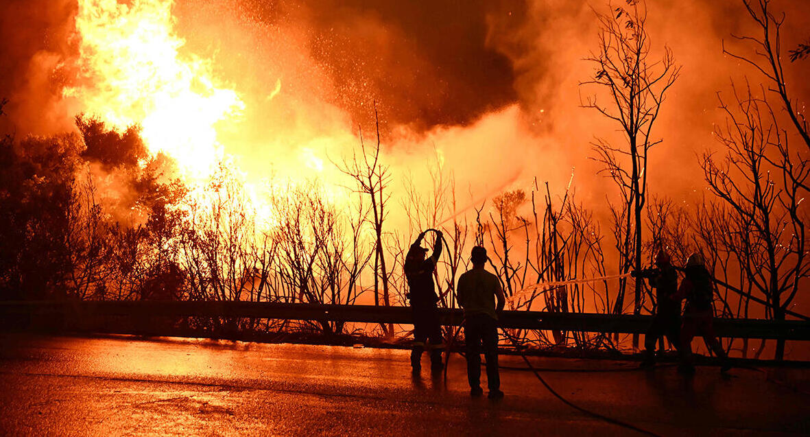 פוטו גל חום אוגוסט שריפה העיר פטרס יוון 