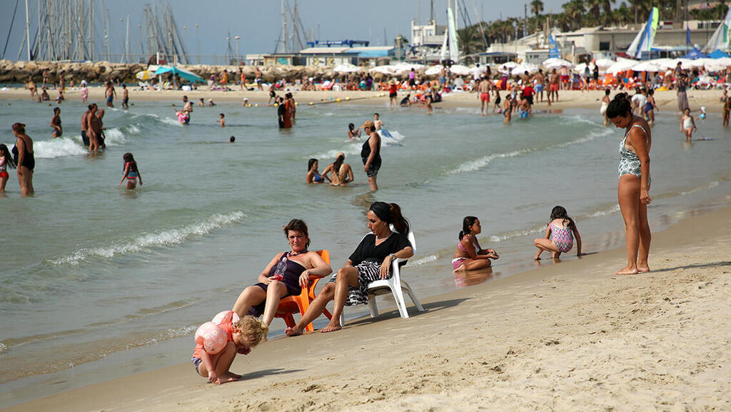 פוטו גל חום אוגוסט חוף גורדון ת"א