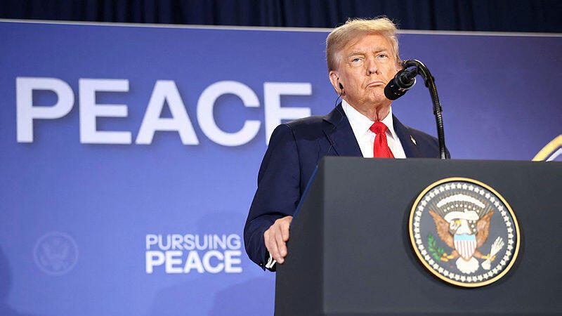 נשיא ארה"ב דונלד טראמפ במסיבת העיתונאים לאחר הפסגנה עם נשיא רוסיה ולדימיר פוטין