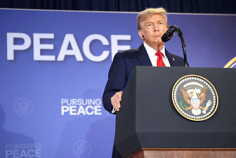 נשיא ארה"ב דונלד טראמפ במסיבת העיתונאים לאחר הפסגנה עם נשיא רוסיה ולדימיר פוטין