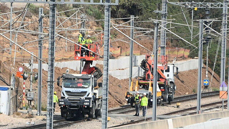 העבודות לתיקון הנזקים שגרמה הרכבת לתשתית החשמל ליד מחלף גנות