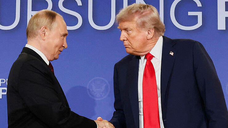 נשיא ארה"ב דונלד טראמפ ו נשיא רוסיה ולדימיר פוטין בפסגה באלסקה 16.8.25