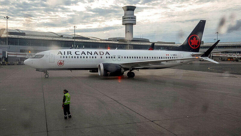 מטוס של אייר קנדה (צילום: REUTERS/Carlos Osorio/File Photo) מטוס של אייר קנדה בשדה התעופה במונטריאול