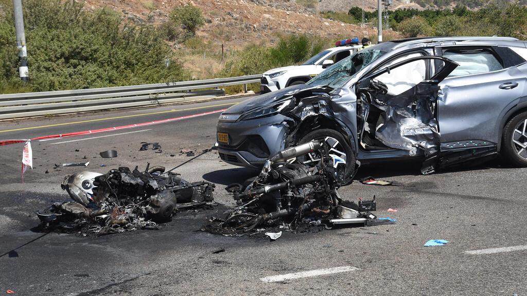 זירת תאונה, ארכיון. בהקלטה נשמע עובד בחברה שהצליח לשנות את ההגדרה של רכב - ולשלשל לכיסו את היתרה (צילום: אביהו שפירא) זירת תאונה תאונות דרכים המחיר הכבד של תאונות דרכים בעבודה