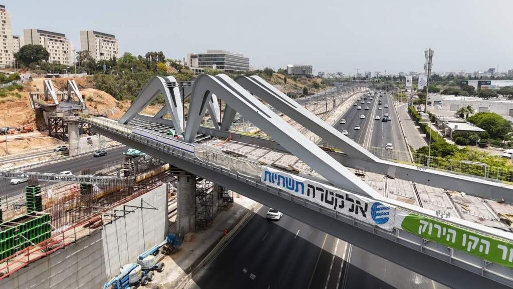 גשר איילון מונף