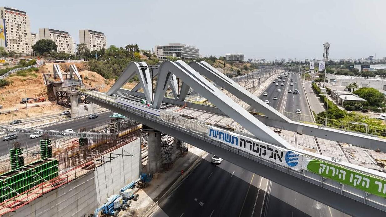 גשר איילון מונף