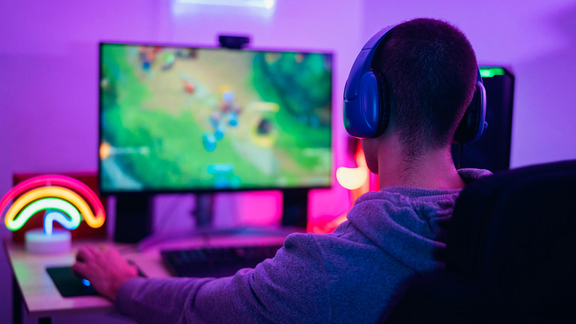 גיימר רוב הצעירים בוחרים בפלטפורמות שמציעות משחקים חינמיים או זולים עם מודלים של מיקרו־תשלומים